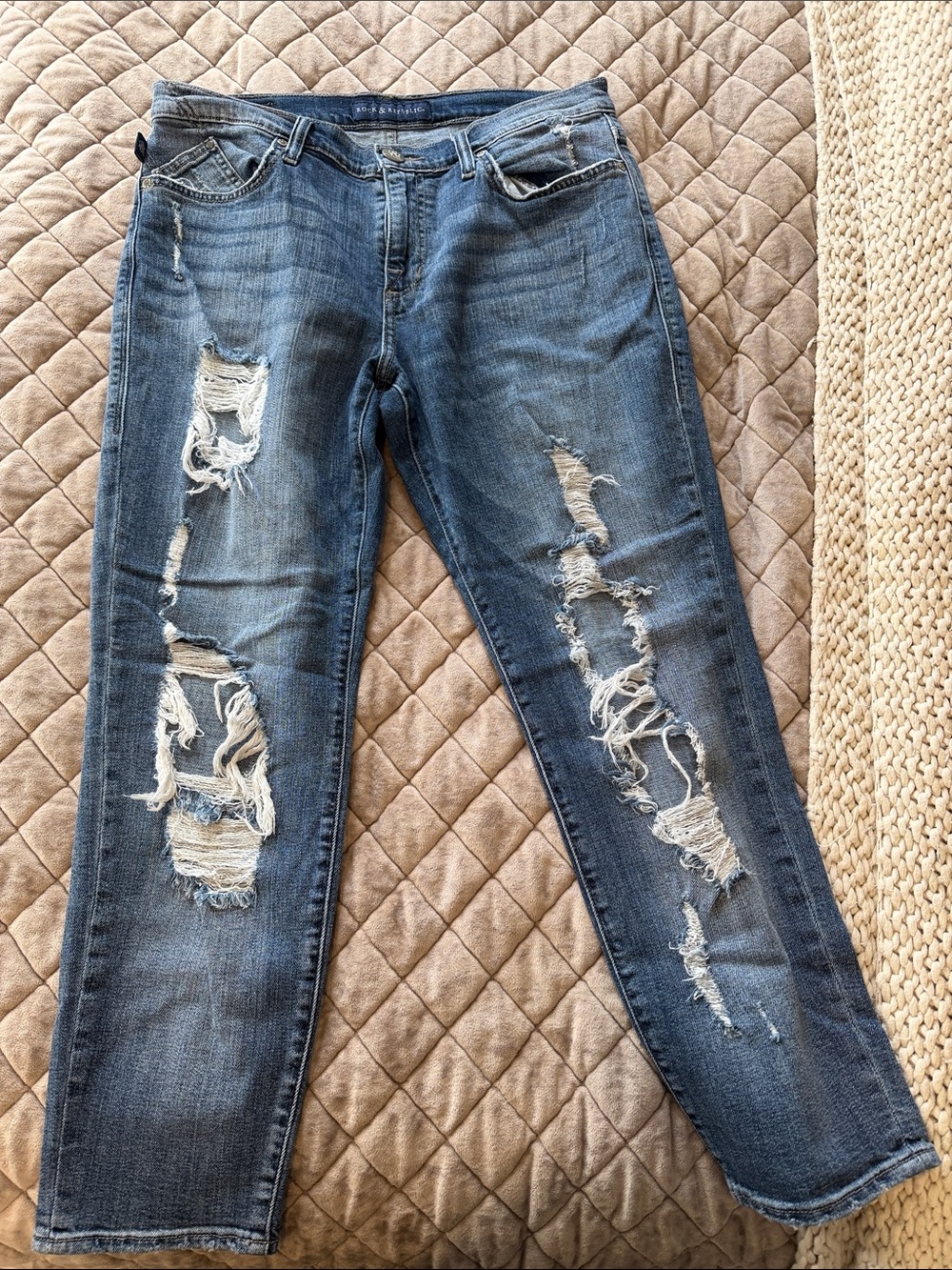 Rock & Republic Medium Blue Distressed Cropped Ankle Jeans